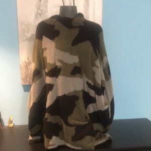 Moth, Camo poncho